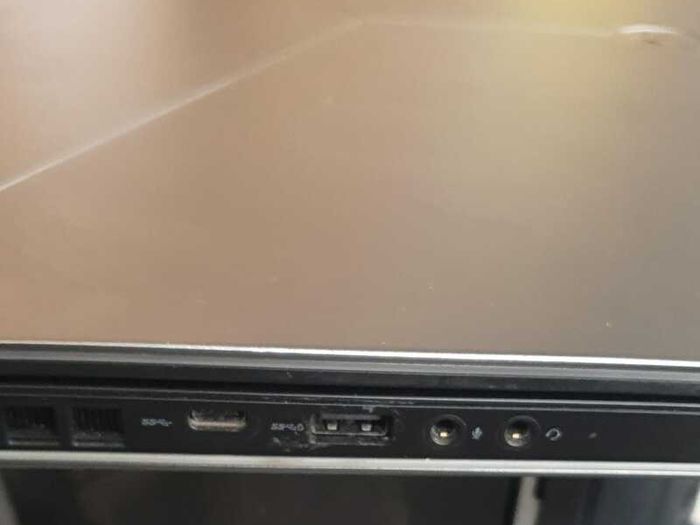 Alienware 15 R3 Gaming Laptop - i7 7th Gen | GTX 1070 8GB | 16GB RAM | 750GB Storage
