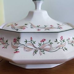 Vegetable Tureen with Lid Johnson Brothers Eternal Beau