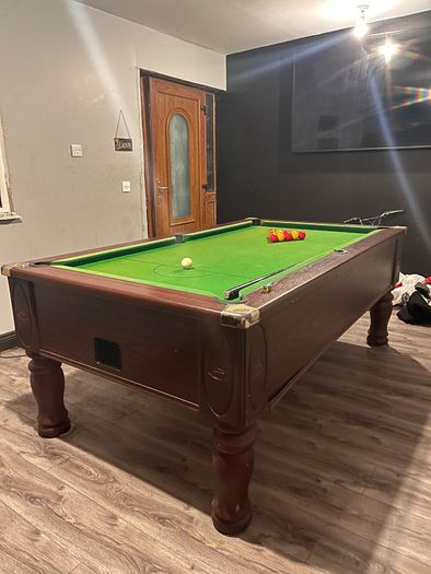 Pool table
