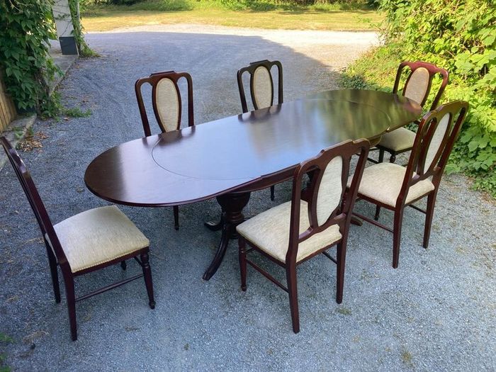 Extendible Dining Table and Chairs