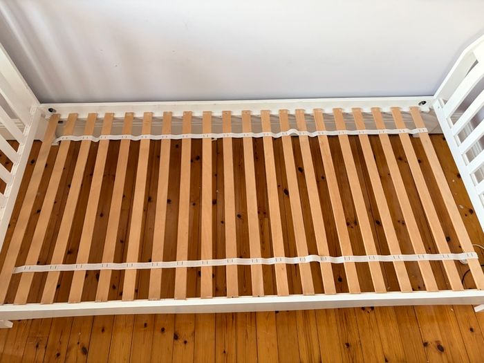 Single bed - white sleigh bed