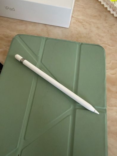 iPad 8th gen 128gb with Apple Pencil