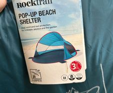 Pop up beach shelter