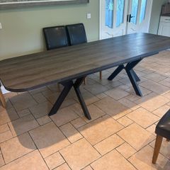 Extendable Dining table