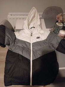 Boys Nike Coat(size large in kids)