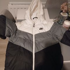 Boys Nike Coat(size large in kids)