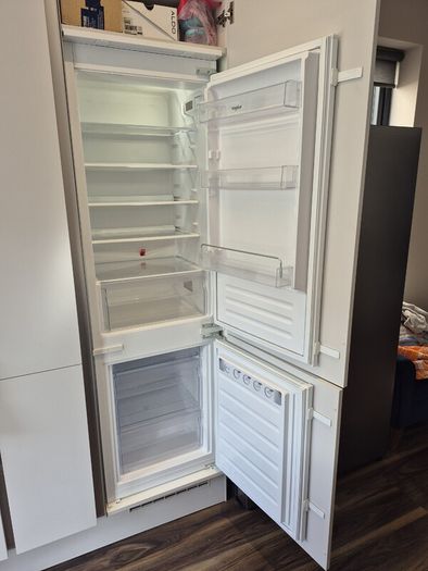 Integrated Fridge Freezer