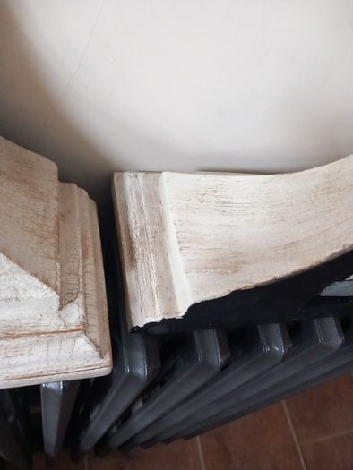 2 Decorstive Wall Shelves