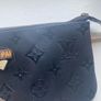 'Louis Vuitton' Wrist Bag Image 4