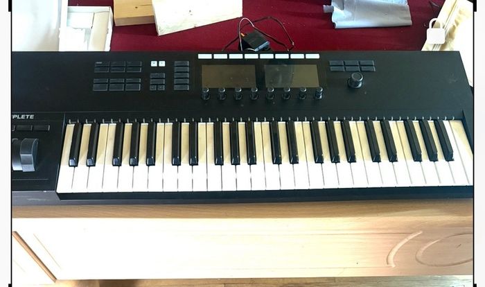 Komplete kontrole 49