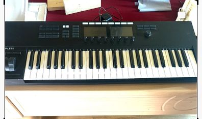 Komplete kontrole 49