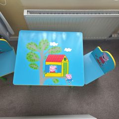 Kids table and chairs