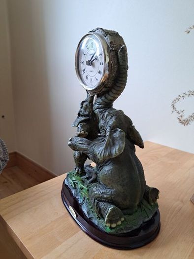 Elephant clock