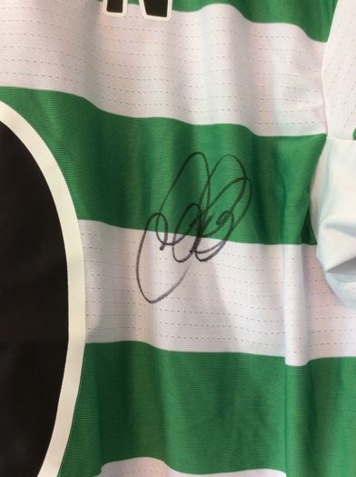 Celtic Jersey. Hand Autographed By Celtic Icon Chris Sutton. Home Jersey. Official Umbro Mens Home Jersey From Season 2004/2005.