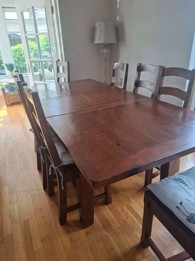 Dining Room Table & Chairs