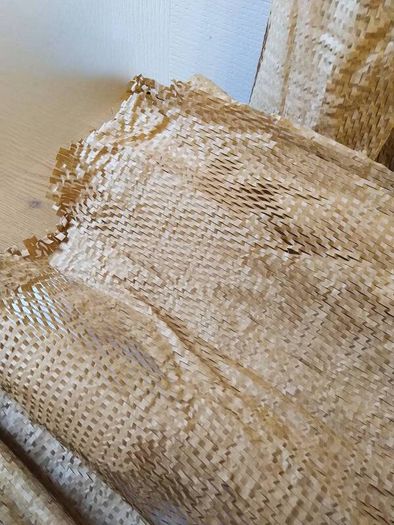 Honeycomb packing paper