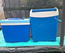 Two cooler boxes one is electric working grand