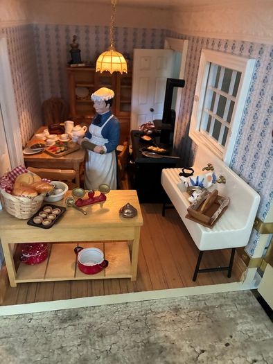 Stunning Georgian Dolls house