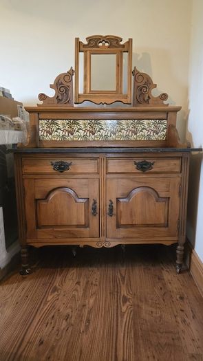 Victorian style wash stand