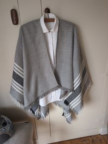 Poncho/Shawl Grey/White-Never Worn