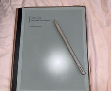 Remarkable 2 paper tablet with pen, spare nibs, cover/case with pen holder & charging cable