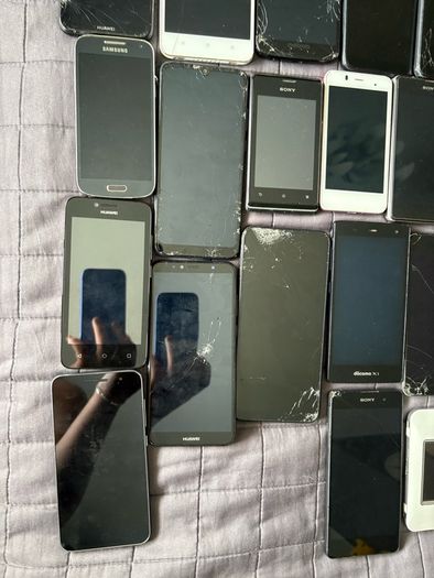 Bundle of 25 phones
