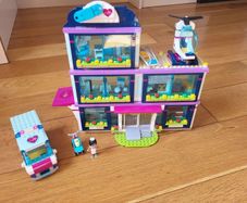 Lego Friends Heartlake hospital