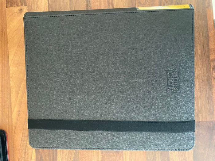 Dragon Shield Card Binder