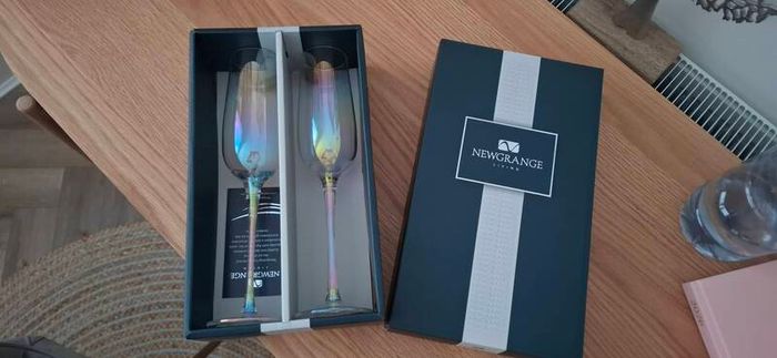champagne glasses