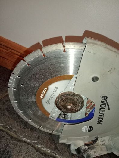 Evolution R300 DCT 2400w Electric consaw with 12" diamond cut blade