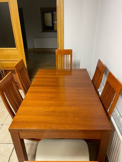Kitchen dinning table and 6 chairs