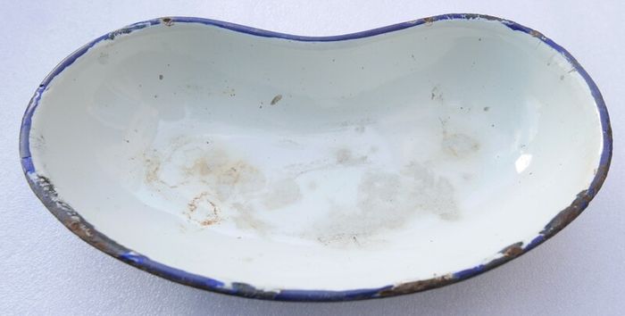 Vintage Enamel Medical Tray: Distressed Kidney-Shaped Metal Basin