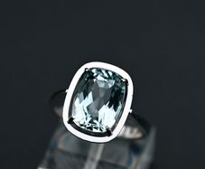 Vintage 1970s Aquamarine Solitaire Ring