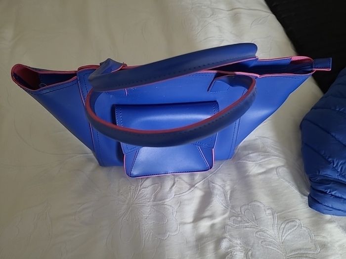 Blue shoulder Handbag with pink trim NEW