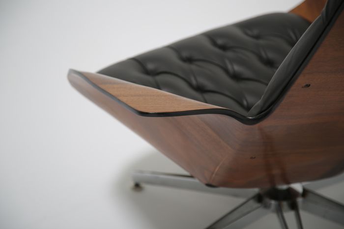 Mid-Century Sculpted Walnut Mr. Chair Lounge Chair by George Mulhauser for Plycraft, 1960s