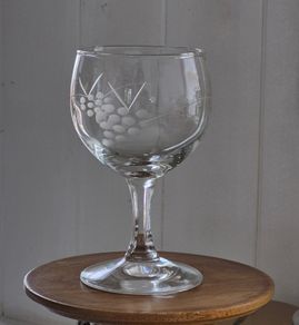 6 Small Wine Glasses