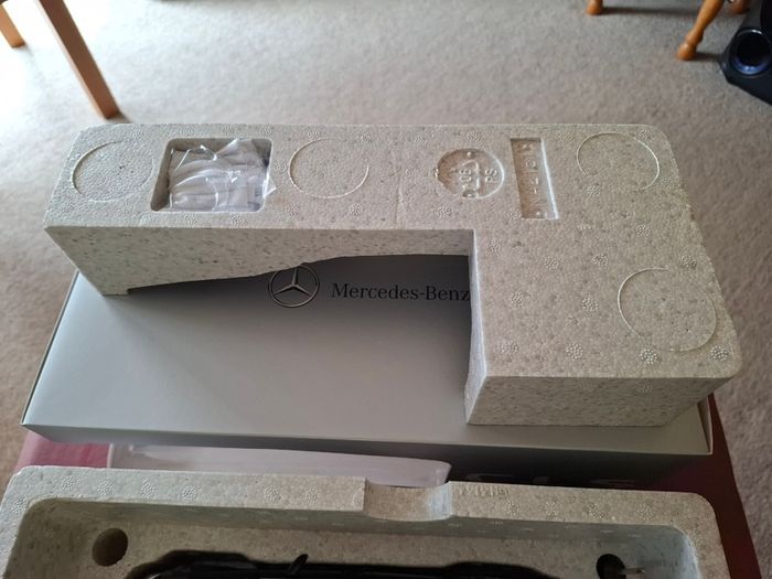 Mercedes Benz - Cls-class Estate 2012 - 1/18 - New In Box