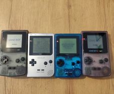 2 x Gameboy Colour + 2 x gameboy Pockets