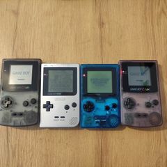 2 x Gameboy Colour + 2 x gameboy Pockets