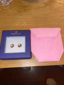 Swarovski gold earrings with gold crystal