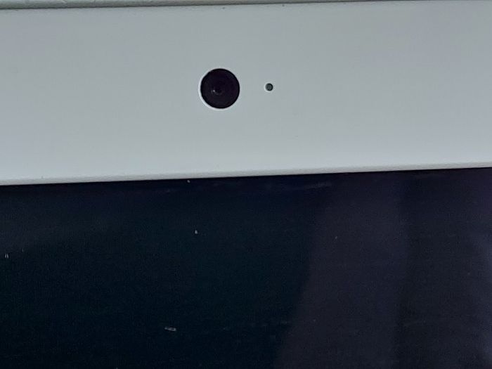 Vintage Apple MacBOOK, account password locked, in excellent cosmetic condition, excellent Battery