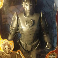 Doctor Who large Cyberman 30cm (Box damaged)