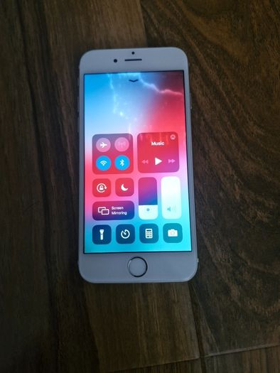 Apple iPhone 6 - 128GB - Silver (Unlocked / Not Icloud Locked)