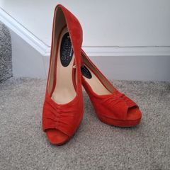 Red tip toe Aldo high heels. Size UK5