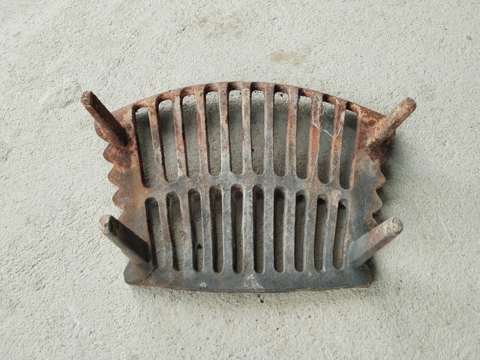 Cast Iron Fireplace Grate / Fire Basket Insert (Free To Collect)
