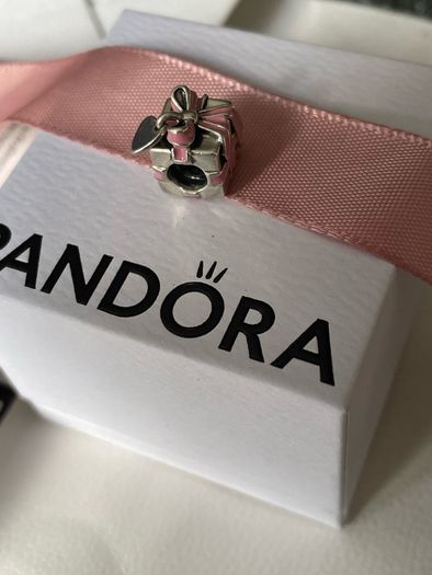 Pandora charm Present gift box with heart and pink ribbon Charm New