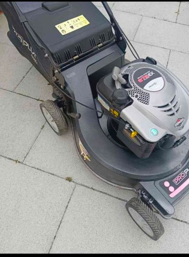 Pro Plus self or lawnmower with Briggs and stratton engine 675 EX series 190 cc and 23 inch aluminium cut in excellent working condition with full service.