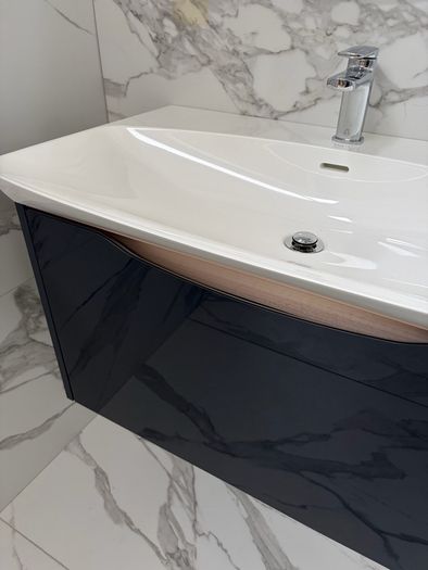 Vanity unit and mirror