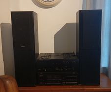 marantz 4 way amplifier pm-68.  Pioneer multi-player compact disc player. Sony 90 w speakers
