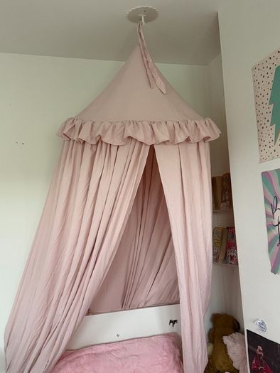 2 bed canopies